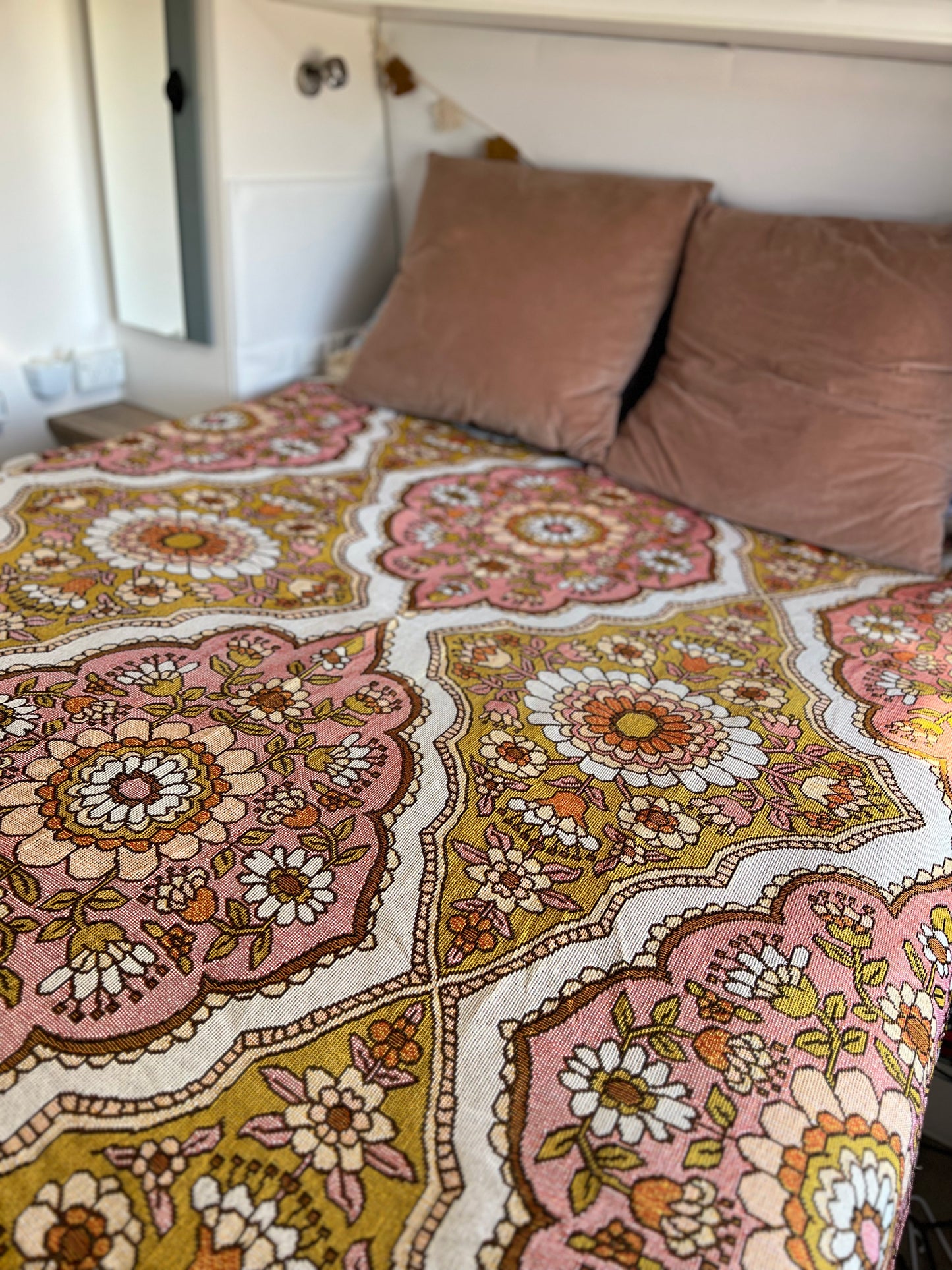 Retro Light Toned Cotton Rug/Blanket