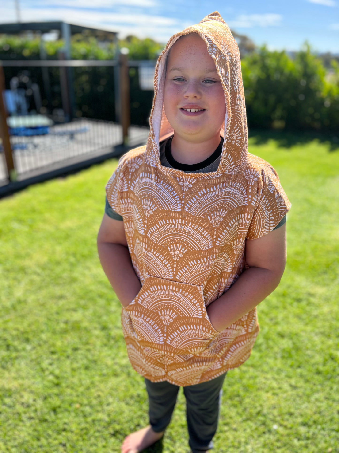 Kids “Into the sun” poncho towel